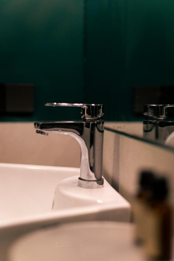 Lokal Rooms X Shahrah-E-Faisal การาจี ภายนอก รูปภาพ
